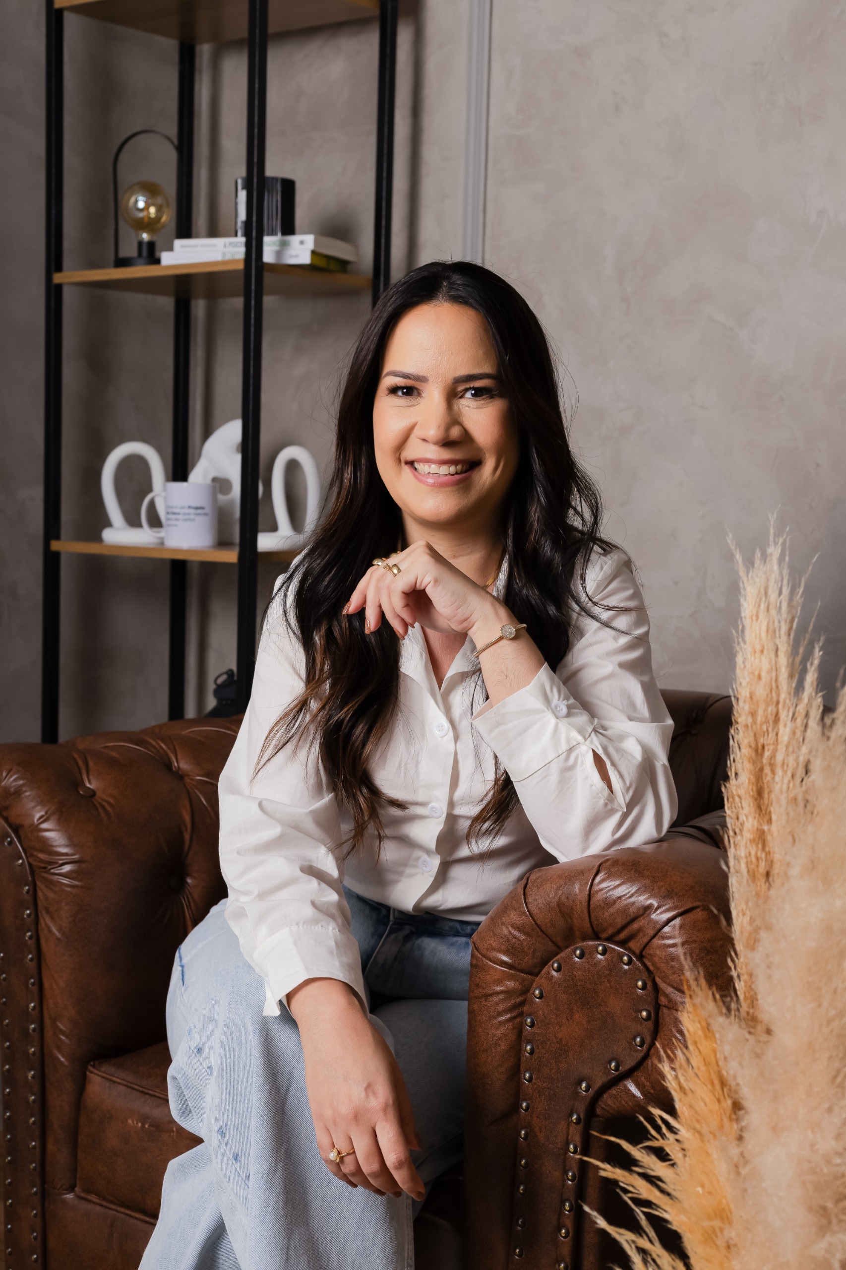 Estúdio completo, super atenciosos, fui super bem atendida e acolhida! Cenários lindos e perfeito pra quem deseja fazer fotos de qualidade.